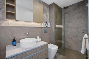 Free Parking Fantastic View 2 Bed 2 Bath Next to Garden