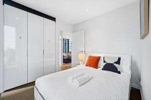 3 BedCBD Next to Skybus with Pool Gym Sauna