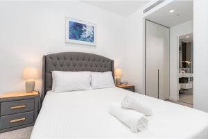 Luxury Ritz 2B2B with Pool Gym Sauna