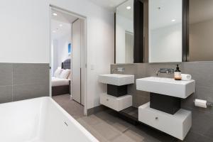 Luxury Ritz 2B2B with Pool Gym Sauna