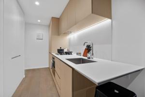 Australia 108 Next to Crown 2 Bed 2 Bath Walk to CBD