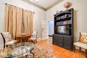 Dtwn Decatur Apt: Walk to Restaurants & Shops