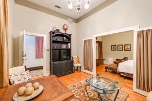 Dtwn Decatur Apt: Walk to Restaurants & Shops