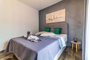 Spacious family apartment by the sea