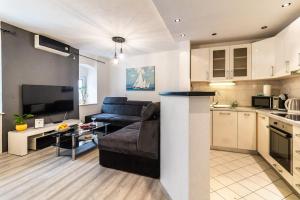 Spacious family apartment by the sea