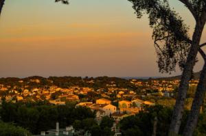 La Solane - Grande maison sous les pins