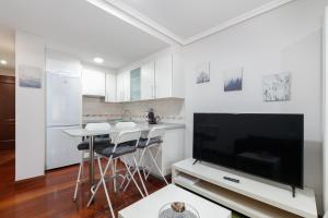 Estudio moderno con parking by CABANA Rentals