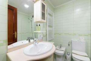 Estudio moderno con parking by CABANA Rentals