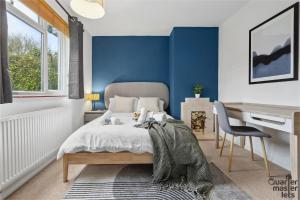 2 Bedroom Bungalow with Parking that Sleeps 6