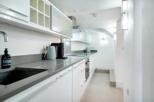 The Urban Minimalist- Notting Hill 2 Bed