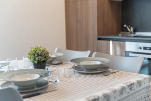 Apartment with Mountain View