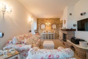 GuestHost - Romantic Apt in Green near Bellagio