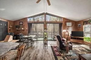 Zen Vibe w Fireplace Grill Deck & Screened Porch - Baxter