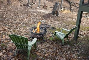 Zen Vibe w Fireplace Grill Deck & Screened Porch