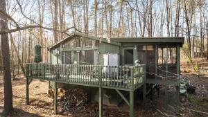Zen Vibe w Fireplace Grill Deck & Screened Porch
