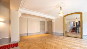 Appartements La suite Imperiale - Baignoire balneotherapie - Palace avec vue lac : photos des chambres