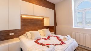 La suite Impériale - Baignoire balnéothérapie - Palace avec vue lac