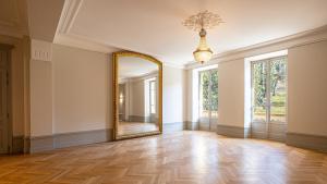 Appartements La suite Imperiale - Baignoire balneotherapie - Palace avec vue lac : photos des chambres