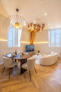 La suite Impériale - Baignoire balnéothérapie - Palace avec vue lac