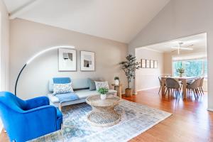 Spacious & Serene 6-Br Family Retreat in Kirkland