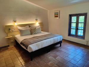 Hotels Le Mas des Laurels : Chambre Triple Basique
