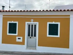 Casinha Amarela - Mora