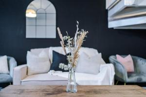 Three Bedroom House by Brookland Stays Serviced Accommodation Short Lets Manchester with Free WiFi