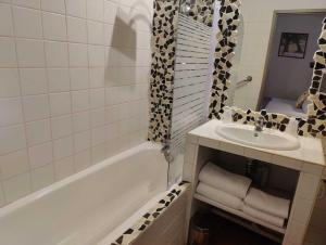 Hotels Le Mas des Laurels : photos des chambres