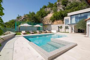 Luxury Villa Karmen with pool & spa zone
