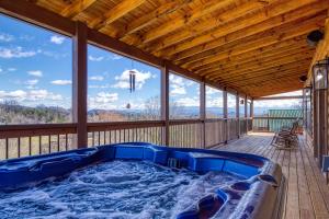 Chalet room in Cozy Cub Cabin
