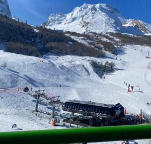 Le Skidoux 2*, au pied des pistes, vue montagne