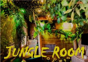Maisons d'hotes Les Chambres de Paulette a Theme LA JUNGLE ROOM : photos des chambres