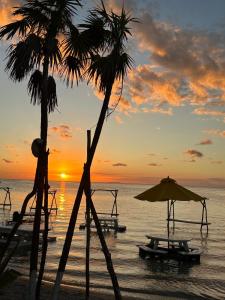 La Buena Vida - 2BR Secret Beach Off Grid Escape