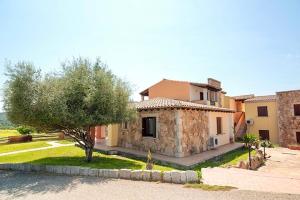 ISA-Residence with swimming pool near Budoni