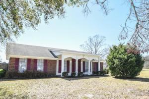 Classic Colonial Home near Main Street
