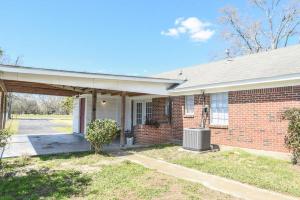 Classic Colonial Home near Main Street