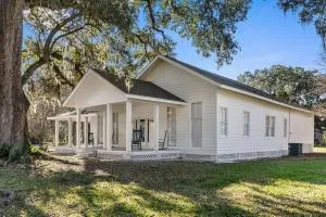 Restored 1874 Colonial Bayou Home - Bayou La Batre