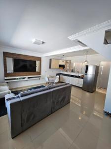 Casa Grande com Churrasqueira e Vaga para 2 carros