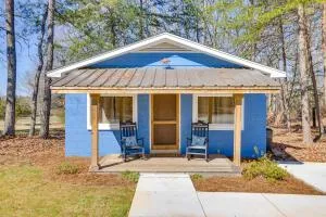 Relax and Work Scenic Greer Cottage with Office Setup - Duncan