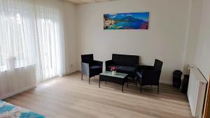 Beautiful 3 Room big Apartment with kitchen and Balcony