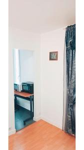 Po1-TPSA17-3D- ROOM Porte maron