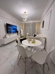 Trendy Luxe 1BR with Spacious Living Room