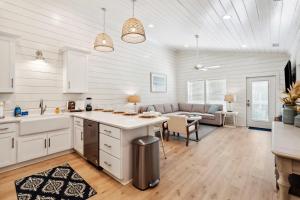 Brand New Luxury Rental on Oleander Unit A