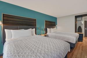 Queen Room with Two Queen Beds - Mobility Access room in Tru By Hilton Gaylord Mi