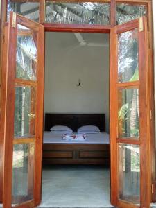 Lucky Mongrooves Tiny Villa