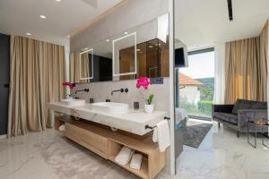 Luxury Lake-View Villa Karmen with Heated Pool, Private Spa & Sunset Terrace