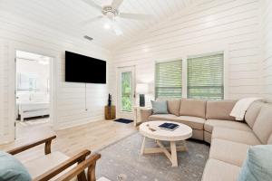 Brand New Luxury Rental on Oleander Unit C