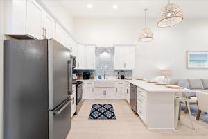 Brand New Luxury Rental on Oleander Unit H