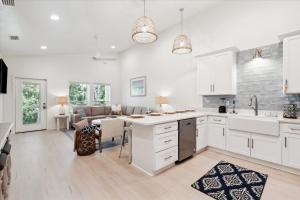 Brand New Luxury Rental on Oleander Unit G