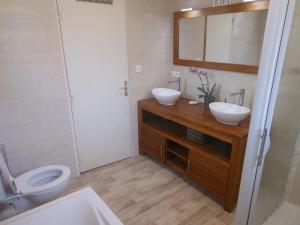 Maisons de vacances Maison Gruissan village 90m2 avec jardin a 1km de la plage : photos des chambres